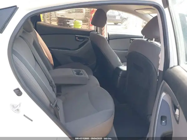5NPDH4AE6GH697733 2016 HYUNDAI ELANTRA - Image 8
