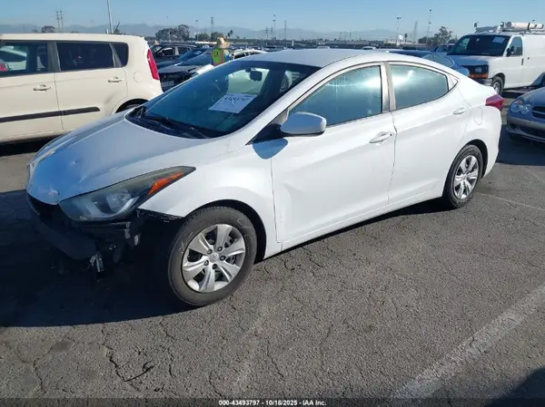 5NPDH4AE6GH700453 2016 HYUNDAI ELANTRA - Image 2