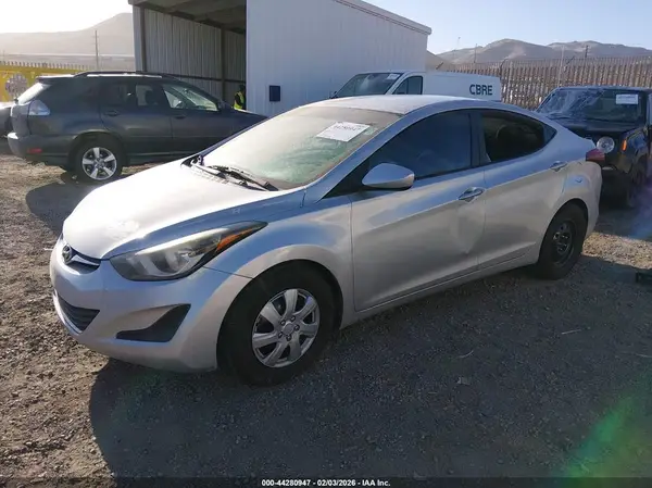 5NPDH4AE6GH702431 2016 HYUNDAI ELANTRA - Image 2