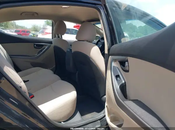 5NPDH4AE6GH706401 2016 HYUNDAI ELANTRA - Image 8