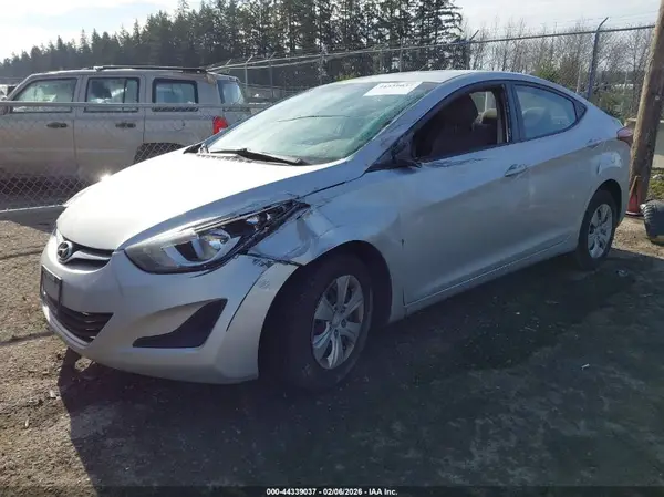 5NPDH4AE6GH709315 2016 HYUNDAI ELANTRA - Image 2