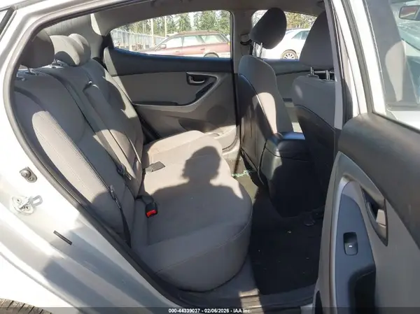5NPDH4AE6GH709315 2016 HYUNDAI ELANTRA - Image 8