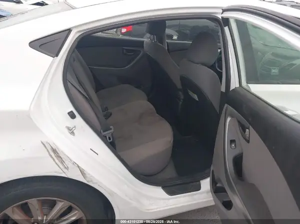 5NPDH4AE6GH709606 2016 HYUNDAI ELANTRA - Image 8