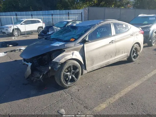 5NPDH4AE6GH710884 2016 HYUNDAI ELANTRA - Image 2