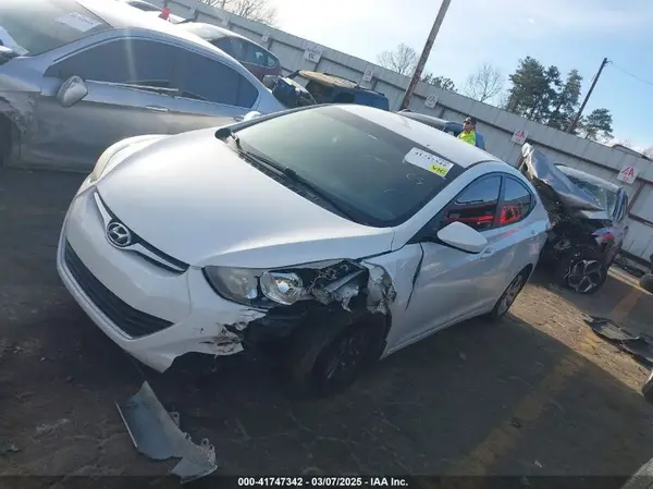 5NPDH4AE6GH713798 2016 HYUNDAI ELANTRA - Image 2
