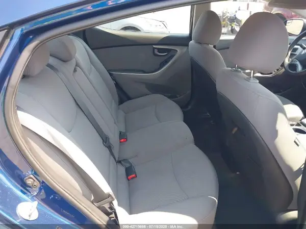 5NPDH4AE6GH714675 2016 HYUNDAI ELANTRA - Image 8