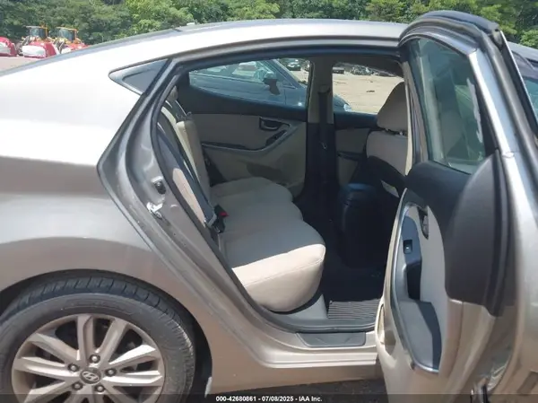 5NPDH4AE6GH718578 2016 HYUNDAI ELANTRA - Image 8