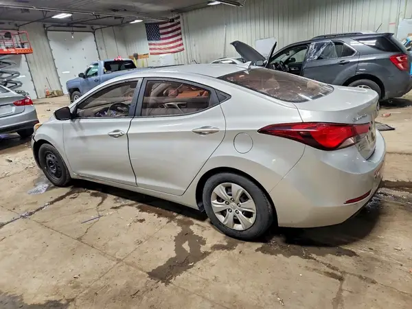 5NPDH4AE6GH718872 2016 HYUNDAI ELANTRA - Image 2