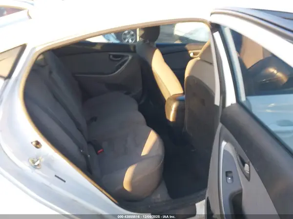 5NPDH4AE6GH719648 2016 HYUNDAI ELANTRA - Image 8