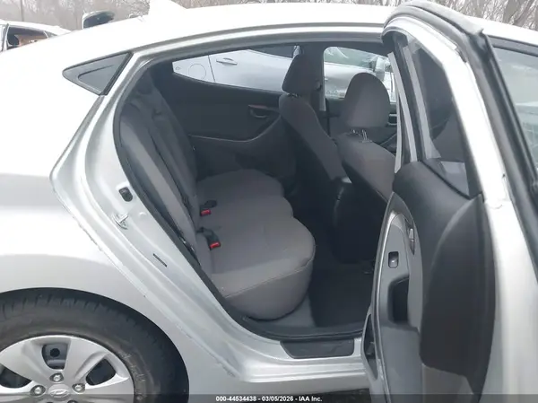 5NPDH4AE6GH723618 2016 HYUNDAI ELANTRA - Image 8