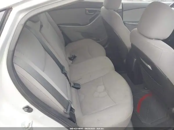 5NPDH4AE6GH725921 2016 HYUNDAI ELANTRA - Image 8