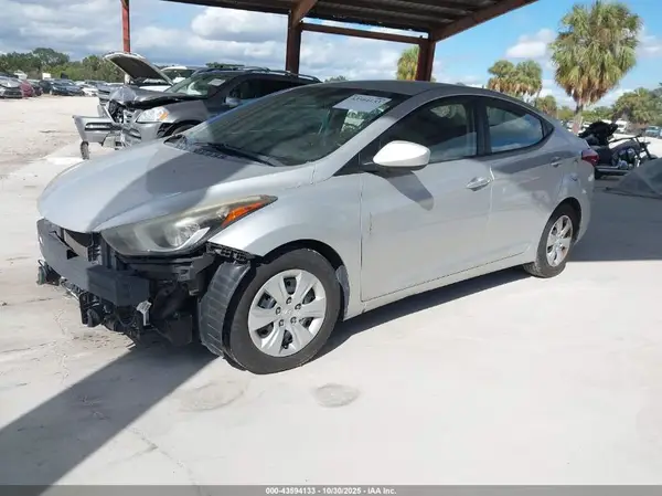 5NPDH4AE6GH729886 2016 HYUNDAI ELANTRA - Image 2