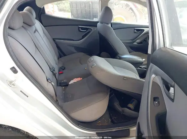 5NPDH4AE6GH729886 2016 HYUNDAI ELANTRA - Image 8