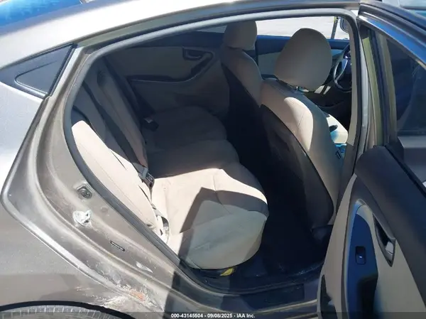 5NPDH4AE6GH736661 2016 HYUNDAI ELANTRA - Image 8