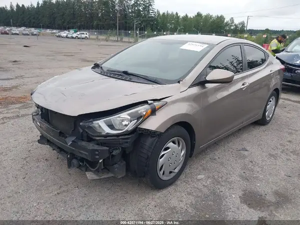 5NPDH4AE6GH738989 2016 HYUNDAI ELANTRA - Image 2