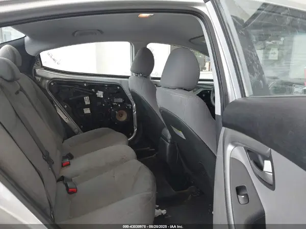 5NPDH4AE6GH739169 2016 HYUNDAI ELANTRA - Image 8