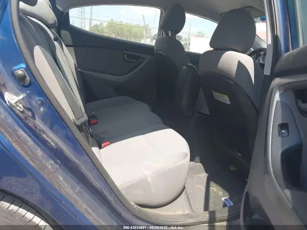 5NPDH4AE6GH739608 2016 HYUNDAI ELANTRA - Image 8
