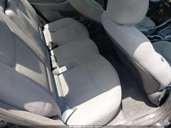 5NPDH4AE6GH741083 2016 HYUNDAI ELANTRA - Image 8
