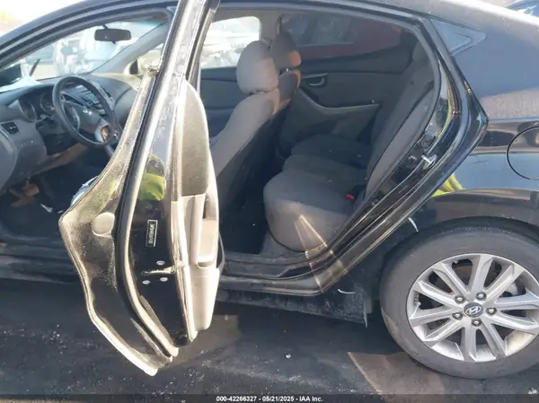 5NPDH4AE6GH741097 2016 HYUNDAI ELANTRA - Image 8
