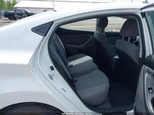 5NPDH4AE6GH744789 2016 HYUNDAI ELANTRA - Image 8