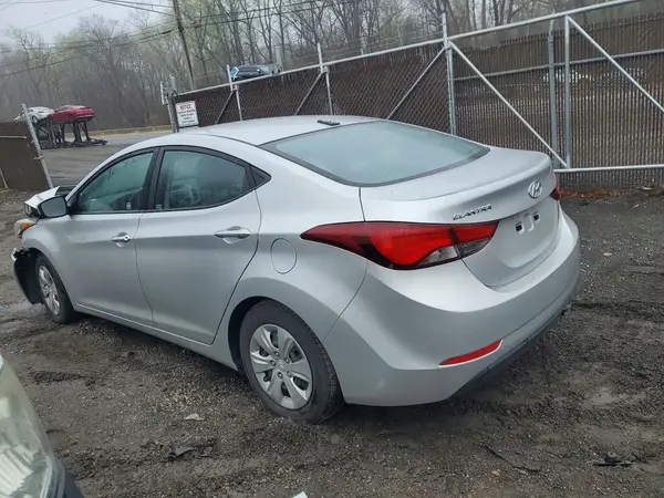 5NPDH4AE6GH746722 2016 HYUNDAI ELANTRA - Image 2