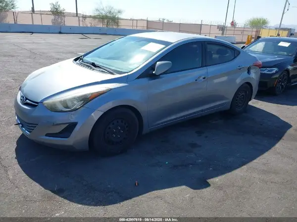 5NPDH4AE6GH747904 2016 HYUNDAI ELANTRA - Image 2