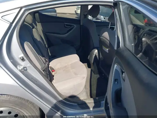 5NPDH4AE6GH747904 2016 HYUNDAI ELANTRA - Image 8