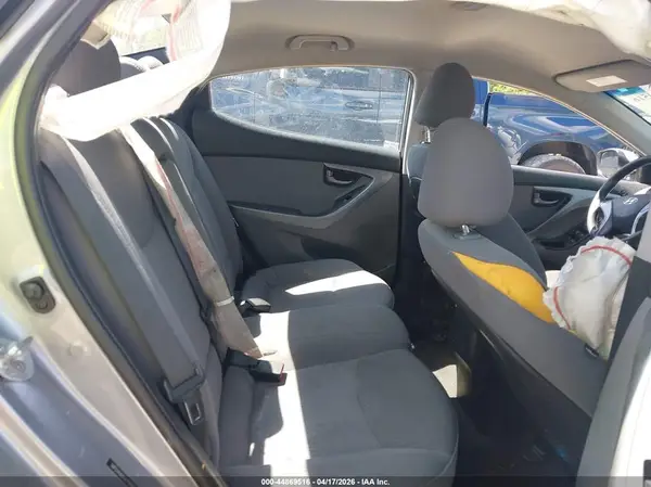 5NPDH4AE6GH759843 2016 HYUNDAI ELANTRA - Image 8