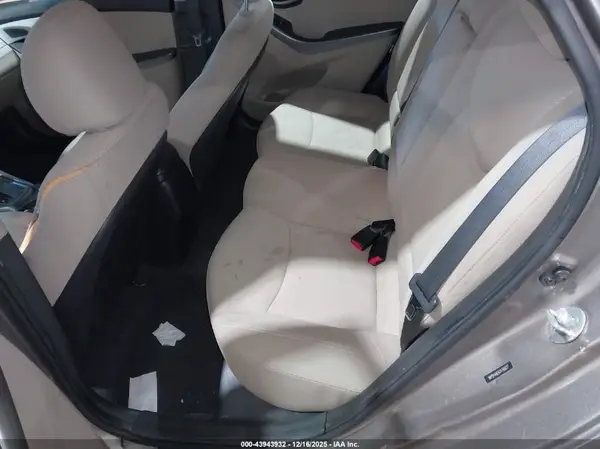 5NPDH4AE6GH760037 2016 HYUNDAI ELANTRA - Image 8