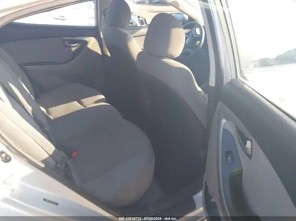 5NPDH4AE6GH760555 2016 HYUNDAI ELANTRA - Image 8