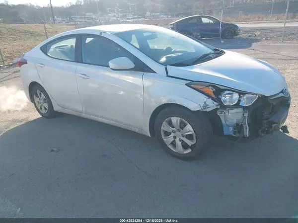 5NPDH4AE6GH764783 2016 HYUNDAI ELANTRA - Image 1