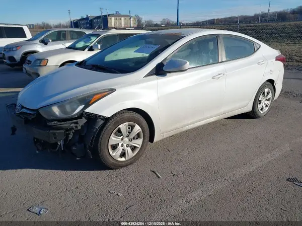 5NPDH4AE6GH764783 2016 HYUNDAI ELANTRA - Image 2