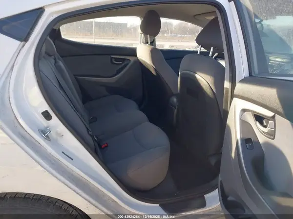 5NPDH4AE6GH764783 2016 HYUNDAI ELANTRA - Image 8