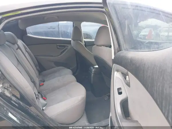 5NPDH4AE6GH764847 2016 HYUNDAI ELANTRA - Image 8