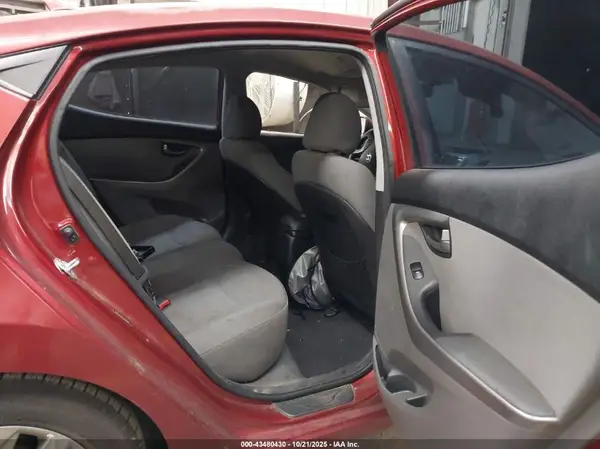 5NPDH4AE6GH766694 2016 HYUNDAI ELANTRA - Image 8