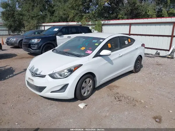 5NPDH4AE6GH768560 2016 HYUNDAI ELANTRA - Image 2