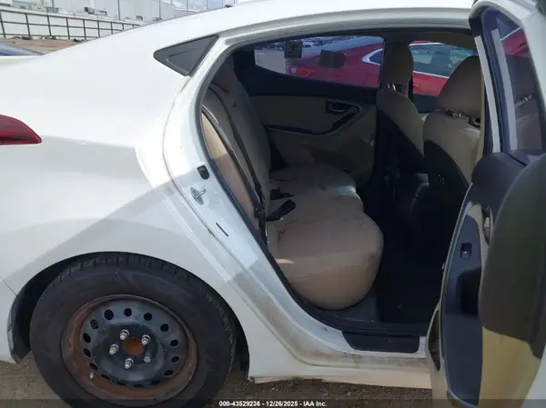5NPDH4AE6GH768560 2016 HYUNDAI ELANTRA - Image 8