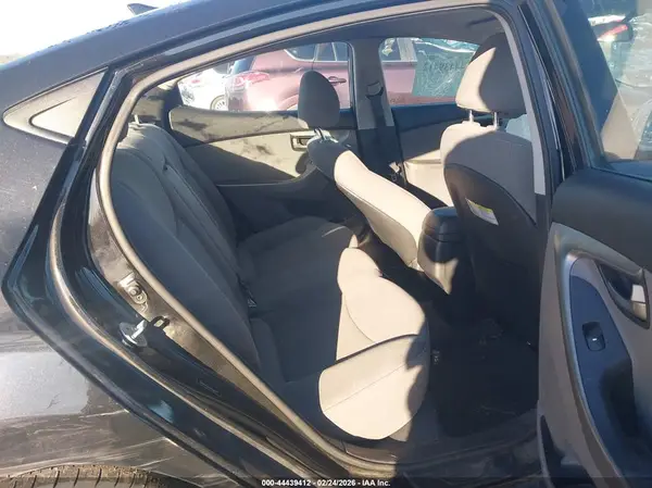 5NPDH4AE6GH768977 2016 HYUNDAI ELANTRA - Image 8