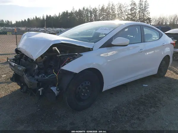 5NPDH4AE6GH772639 2016 HYUNDAI ELANTRA - Image 2