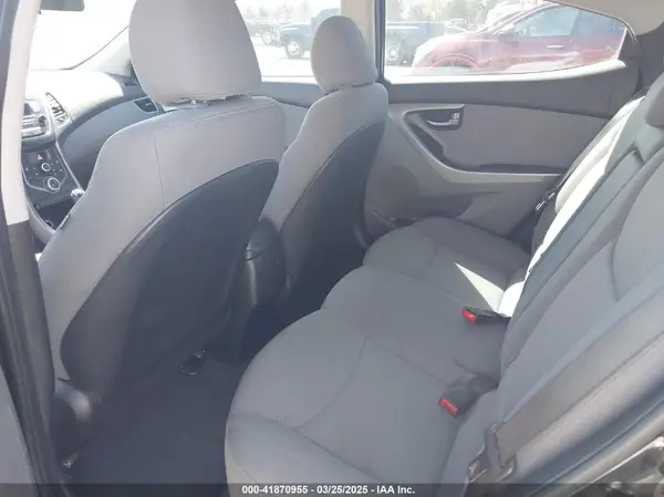 5NPDH4AE6GH772687 2016 HYUNDAI ELANTRA - Image 8