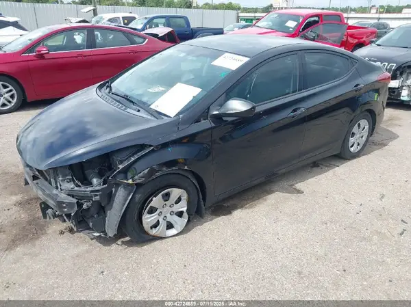 5NPDH4AE6GH773094 2016 HYUNDAI ELANTRA - Image 2