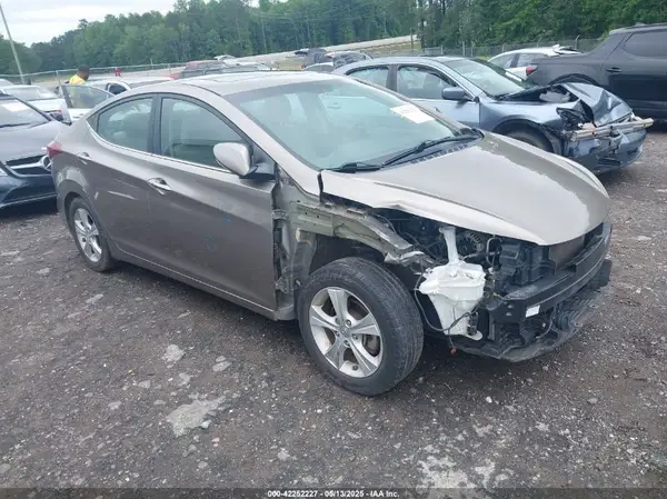 5NPDH4AE6GH775136 2016 HYUNDAI ELANTRA - Image 1