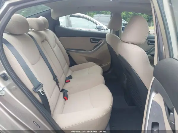 5NPDH4AE6GH775136 2016 HYUNDAI ELANTRA - Image 8