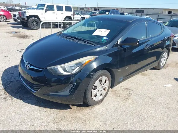 5NPDH4AE6GH776769 2016 HYUNDAI ELANTRA - Image 2
