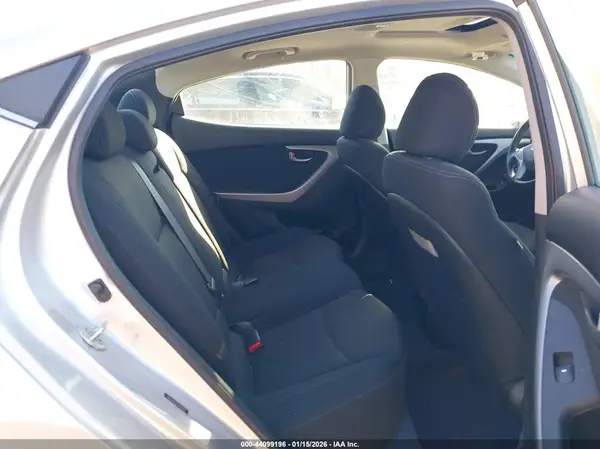 5NPDH4AE6GH783592 2016 HYUNDAI ELANTRA - Image 8