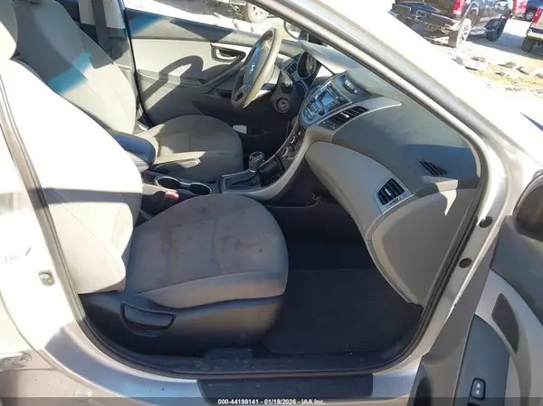 5NPDH4AE6GH785682 2016 HYUNDAI ELANTRA - Image 8