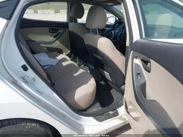 5NPDH4AE6GH789621 2016 HYUNDAI ELANTRA - Image 8