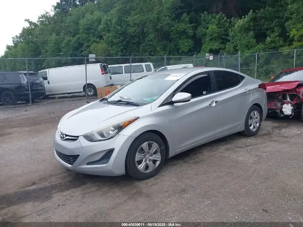5NPDH4AE6GH792812 2016 HYUNDAI ELANTRA - Image 2