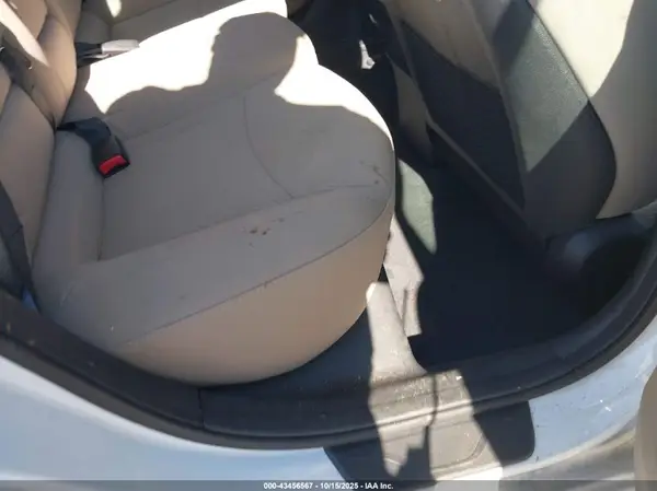 5NPDH4AE7GH655815 2016 HYUNDAI ELANTRA - Image 8