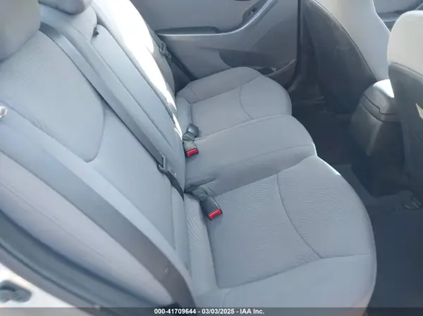 5NPDH4AE7GH662098 2016 HYUNDAI ELANTRA - Image 8